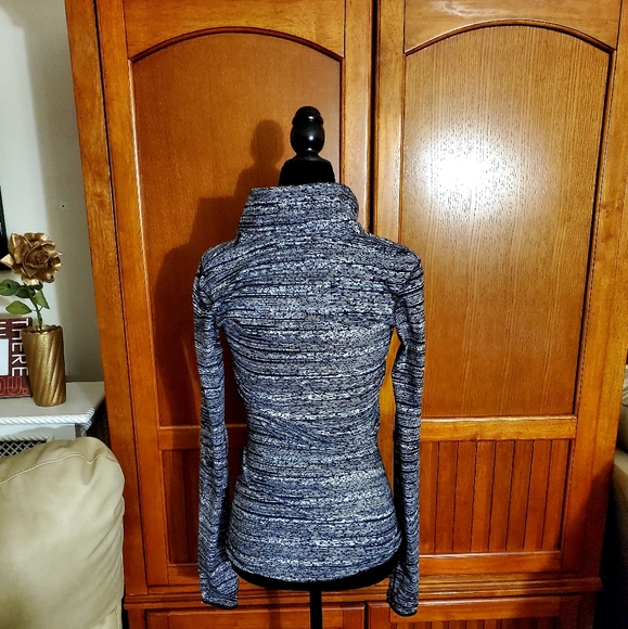 🖤 Nike Pro Dry fit long sleeve shirt. - Picture 3 of 6